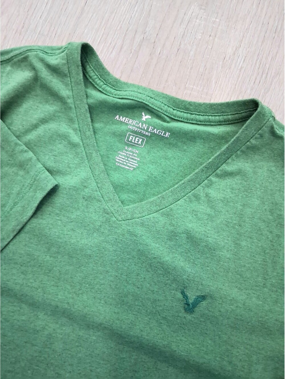 American Eagle Men's Small Green Flex Classic Fit Short Sleeve V-Neck T-Shirt